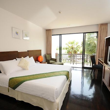 Suwan Golf & Country Club Guest House Nakhon Chai Si Bagian luar foto