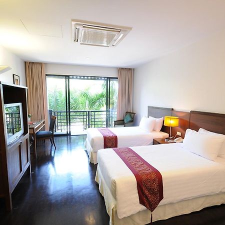 Suwan Golf & Country Club Guest House Nakhon Chai Si Bagian luar foto
