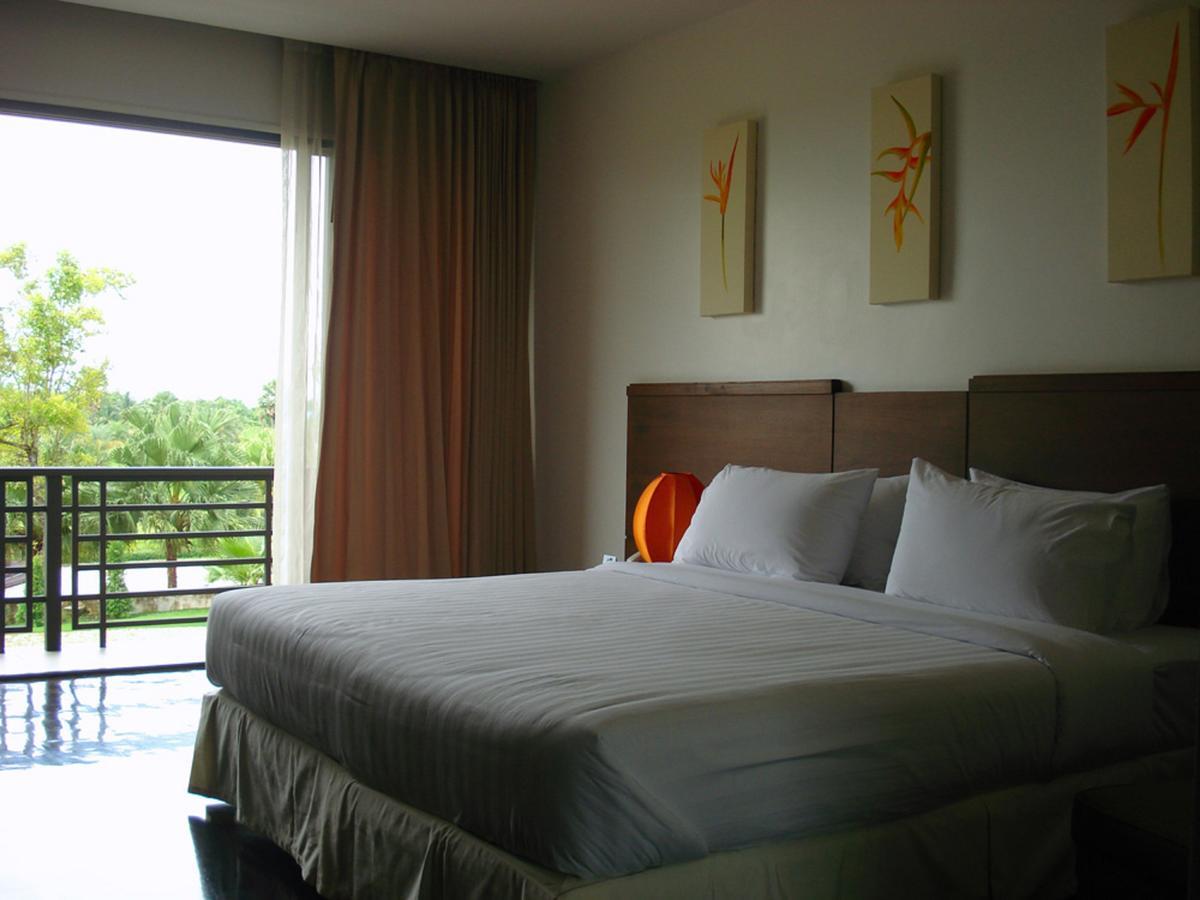 Suwan Golf & Country Club Guest House Nakhon Chai Si Bagian luar foto