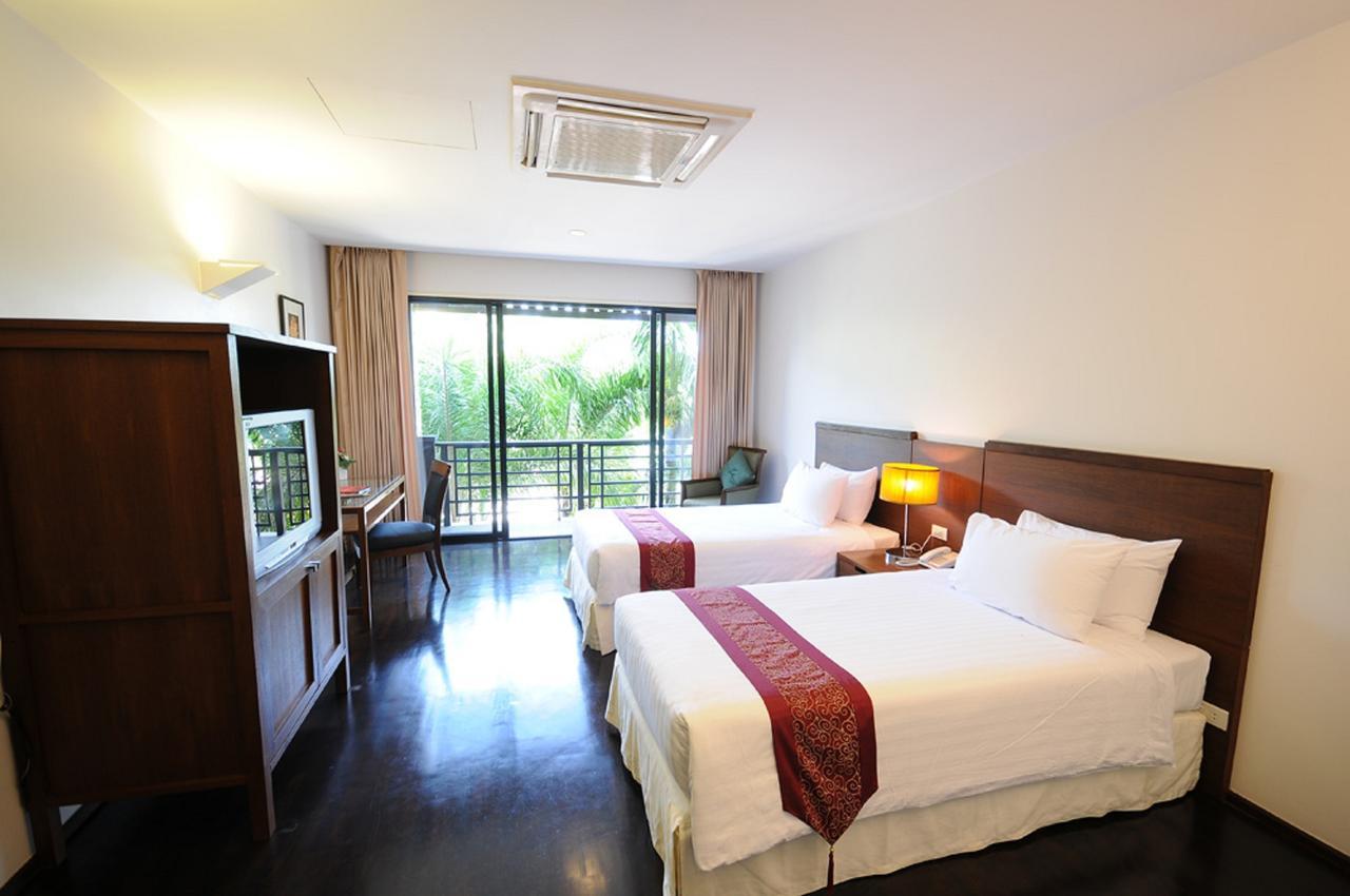 Suwan Golf & Country Club Guest House Nakhon Chai Si Bagian luar foto