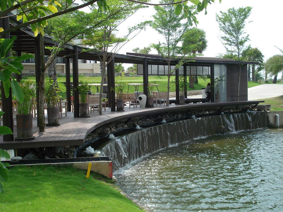 Suwan Golf & Country Club Guest House Nakhon Chai Si Bagian luar foto