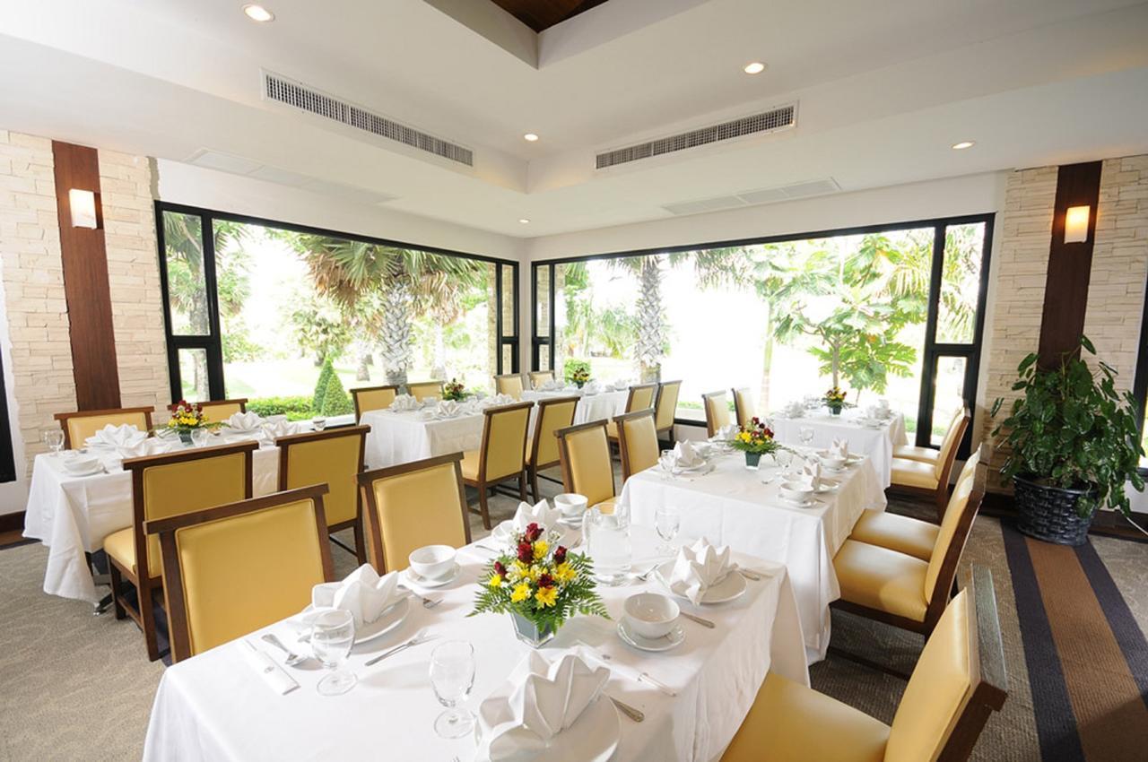 Suwan Golf & Country Club Guest House Nakhon Chai Si Bagian luar foto