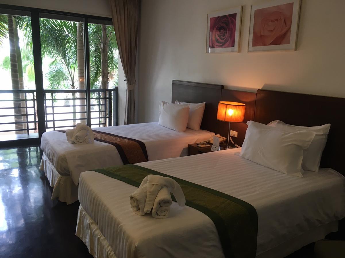 Suwan Golf & Country Club Guest House Nakhon Chai Si Bagian luar foto