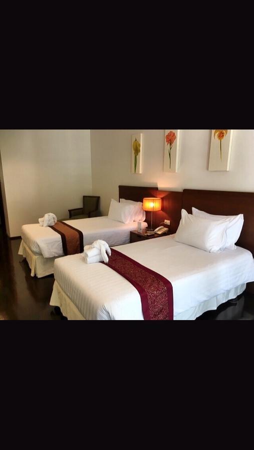 Suwan Golf & Country Club Guest House Nakhon Chai Si Bagian luar foto
